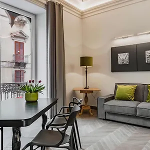 https://ferrini-home-etnea-portrait.taorminaitalyhotels.com